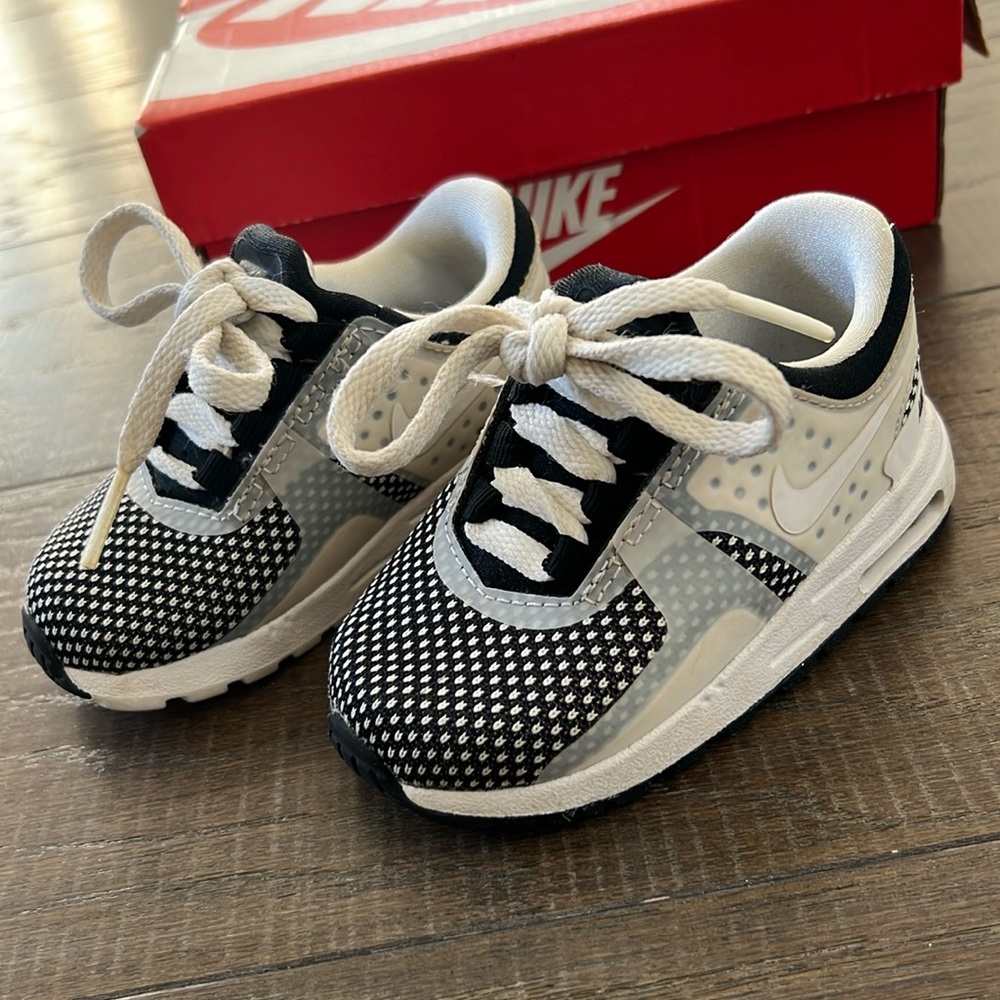 NIKE Air Max Zero Essential (TD) (Black / White-Wolf Grey) (Size 4c)